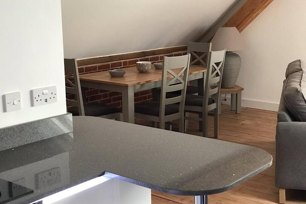Beautiful Rural Apt, Walking Distance To Three Choirs Vineyard/Brassiere Gloucestershire Apartment Newent ภายนอก รูปภาพ